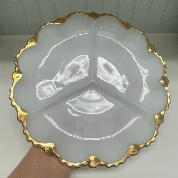VINTAGE Anchor Hocking Milk Glass & Gold Trimmed Divided Serving Dish/Platter - Picture 2 of 11